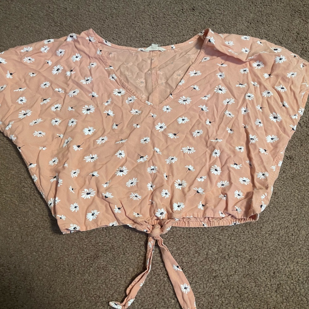 Daisy printed crop top. Size medium